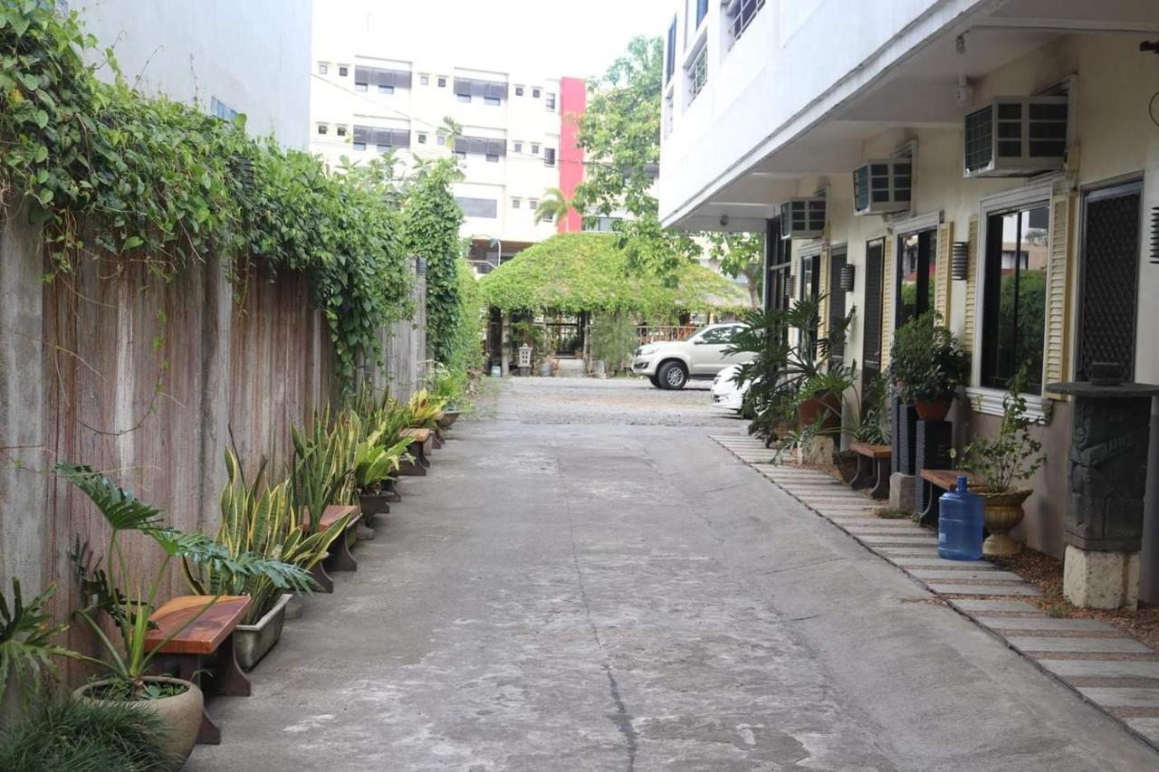 Reddoorz Near Colgante Bridge Naga City Bagian luar foto