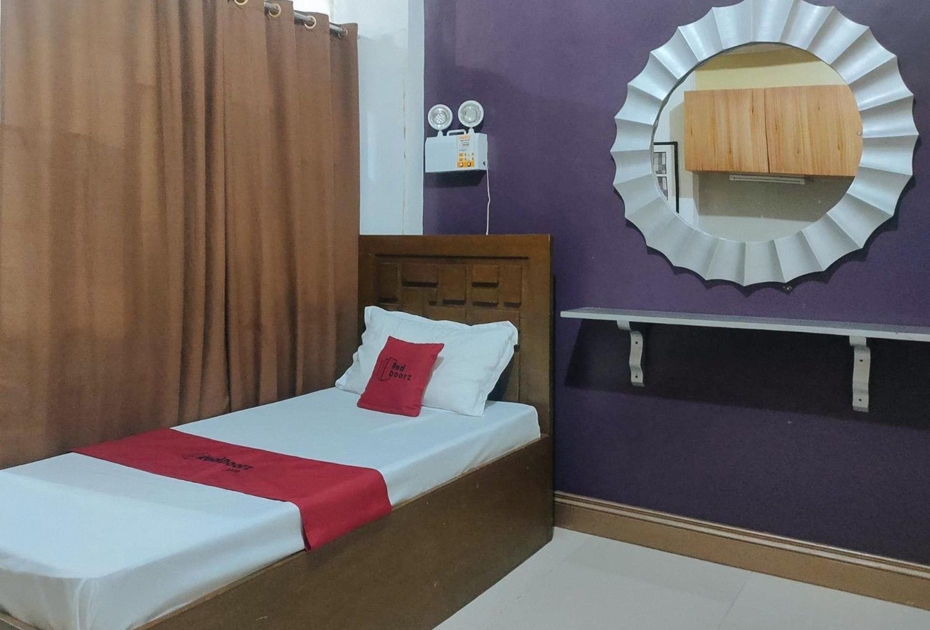 Reddoorz Near Colgante Bridge Naga City Bagian luar foto